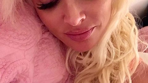 Daniela Katzenberger zeigt aus Versehen ihr Kätzchen! - Foto: Facebook/ Daniela Katzenberger