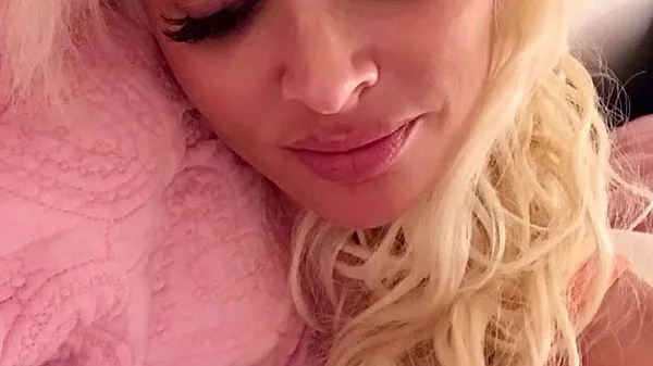 Daniela Katzenberger zeigt aus Versehen ihr Kätzchen!
