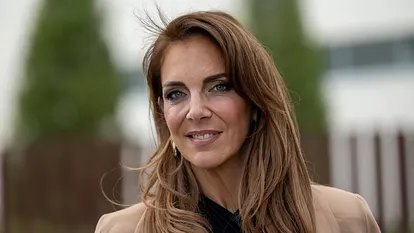 Daniela Büchner lächelt in die Kamera