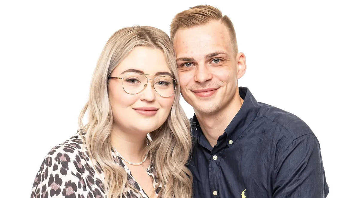 "Das Sommerhaus der Normalos": Hendrik Sünder & Sophie Welack "Das Sommerhaus der Normalos": Hendrik Sünder & Sophie Welack