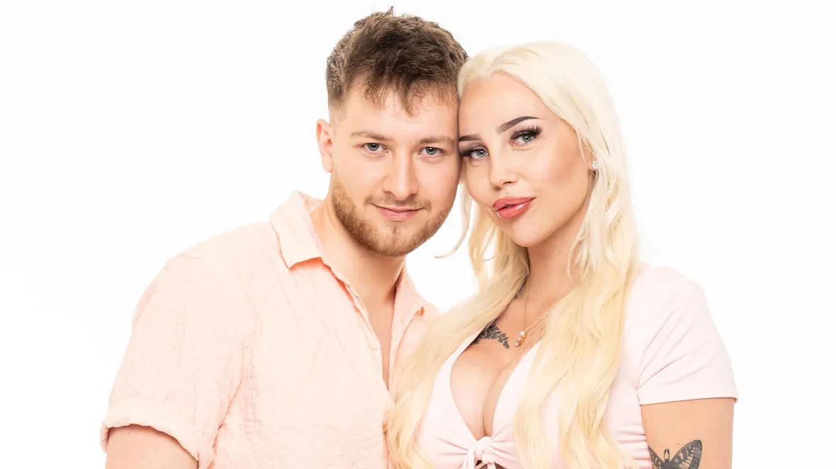 "Das Sommerhaus der Normalos": Marcel Wittek & Lisa Sophie Wolff "Das Sommerhaus der Normalos": Marcel Wittek & Lisa Sophie Wolff