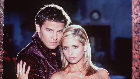 Als Vampir Angel liebt David Boreanaz die Vampirjägerin Buffy alias Sarah Michelle Gellar - Foto: Getty Images