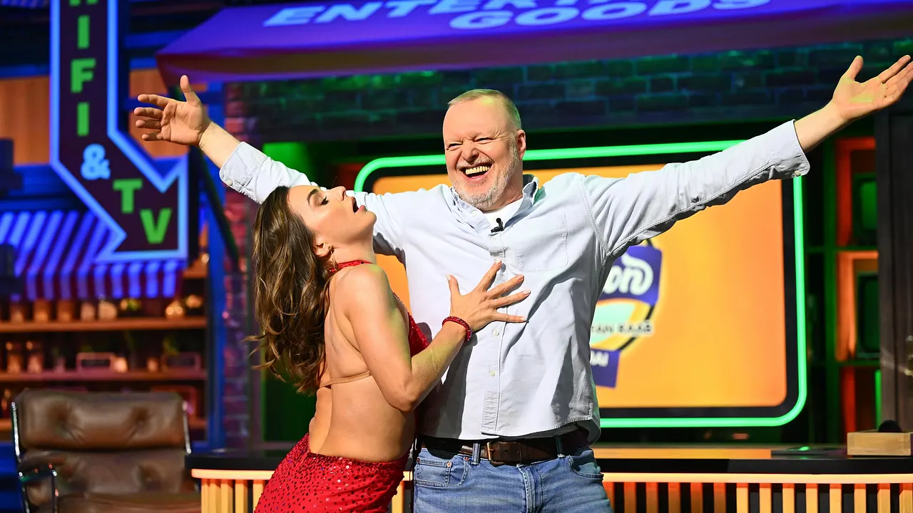 Der Tanz mit Renata Lusin half Stefan Raab auch nicht. Stefan Raab tanzt mit Renata Lusin. - Foto: RTL / Raab Entertainment / Willi Weber