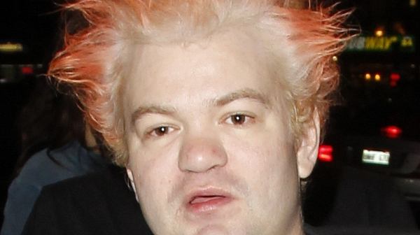 Deryck schockt mit Schmuddel-Look.