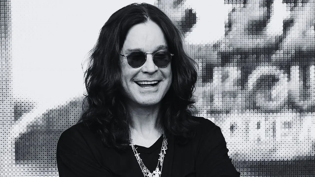 Design ohne Titel (8) Ozzy Osbourne mit einem strahlenden Lächeln im Gesicht. - Foto: IMAGO / Eventpress