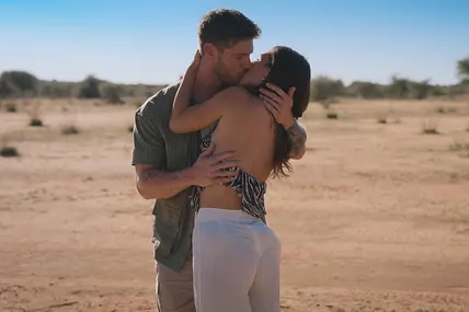 Martin und Leonie küssen sich bei ihrem "Dream Date"