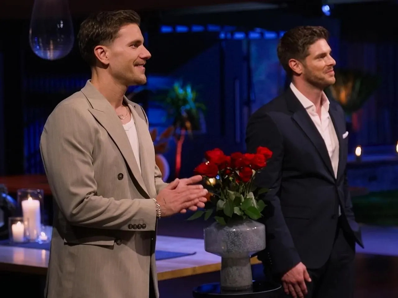 die-bachelors-fremdgeh-beichte Felix und Martin stehen in der Nacht der Rosen nebeneinander. Mit der Treue nahmen sie es nicht immer so genau. - Foto: RTL