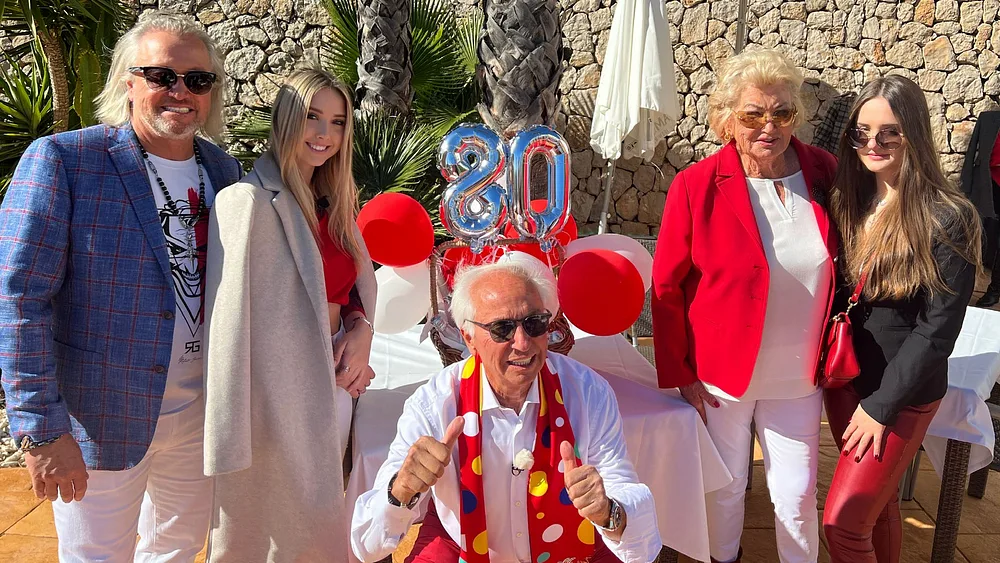 "Die Geissens": Heftige Tränen bei Oma Margret! "Die Geissens": Heftige Tränen bei Oma Margret!