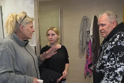 Silvia Wollny, Loredana Wollny und Harald Elsenbast führen eine heftige Diskussion. Vielleicht geht es ja um die mögliche Absetzung von "Die Wollnys" ... 