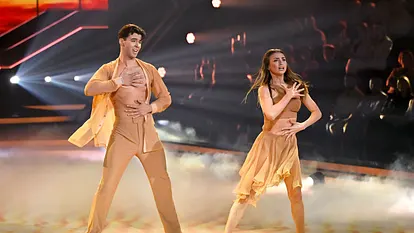 Diego Pooth performt bei "Let's Dance" neben Ekaterina Leonova mit offenem Hemd