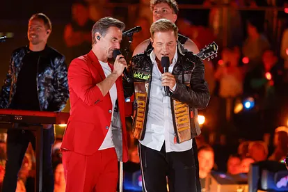 Florian Silbereisen und Dieter Bohlen stehen auf der Bühne.