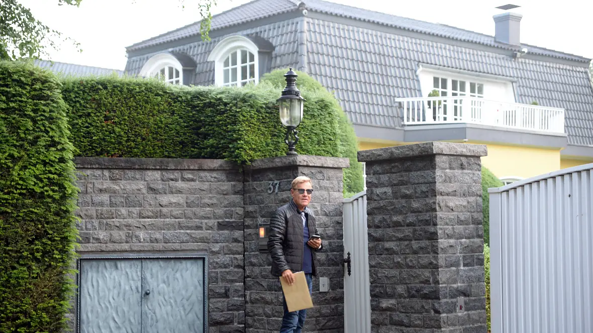 Dieter Bohlen vor seinem Haus Dieter Bohlen vor seinem Haus