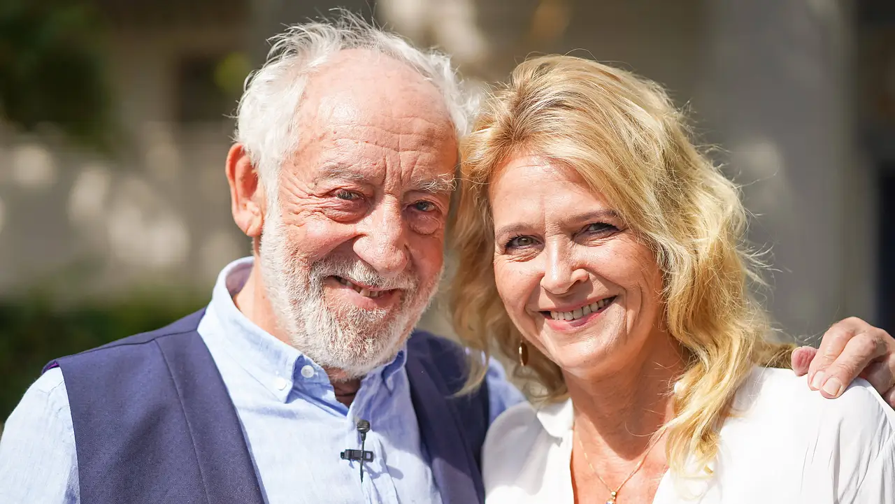 Dieter Hallervorden ist glücklich mit Freundin Christiane Zander Dieter Hallervorden mit seiner Freundin Christiane Zander - Foto: Imago