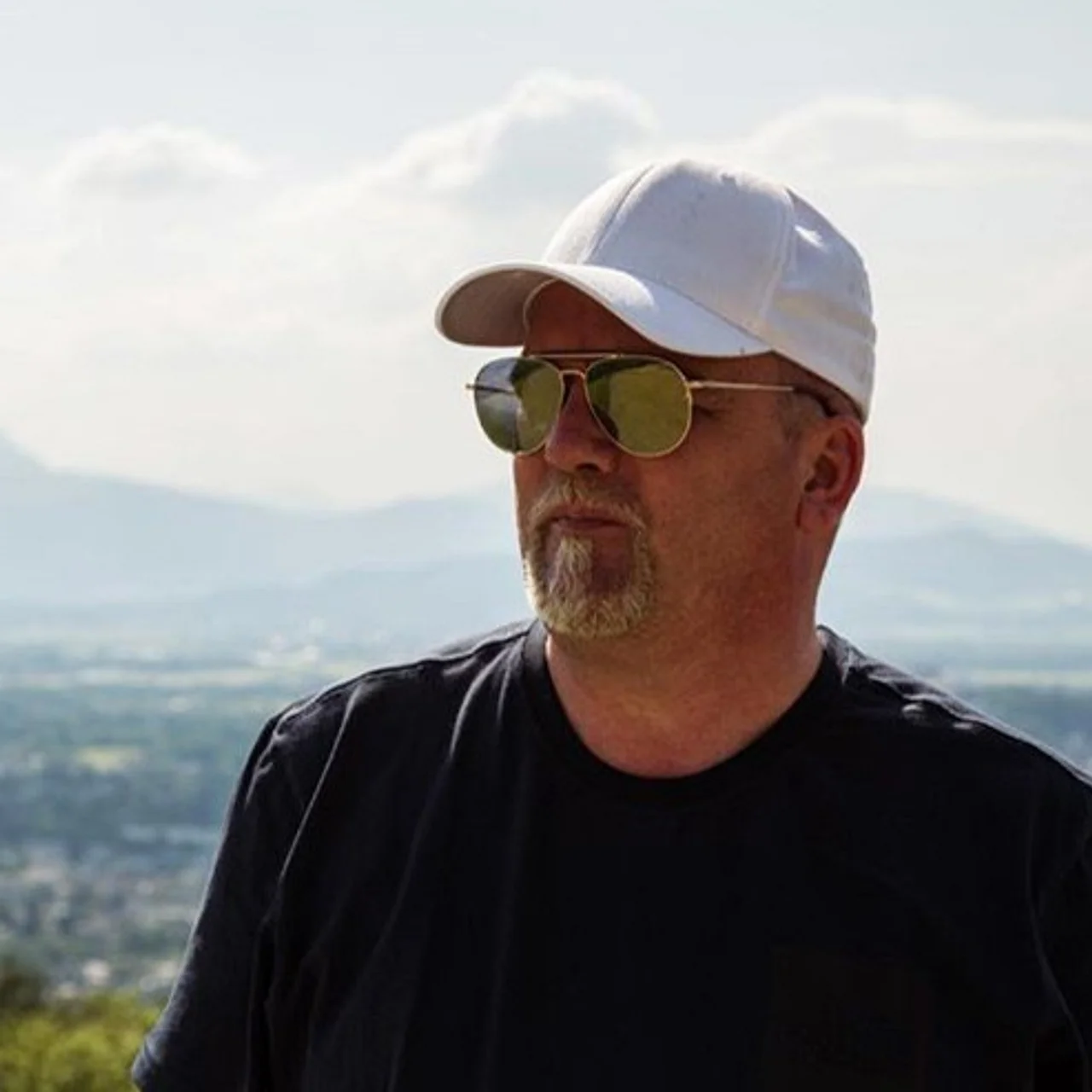 DJ Ötzi hatte es nicht immer leicht DJ Ötzi hatte es nicht immer leicht - Foto: Instagram/@dj_oetzi