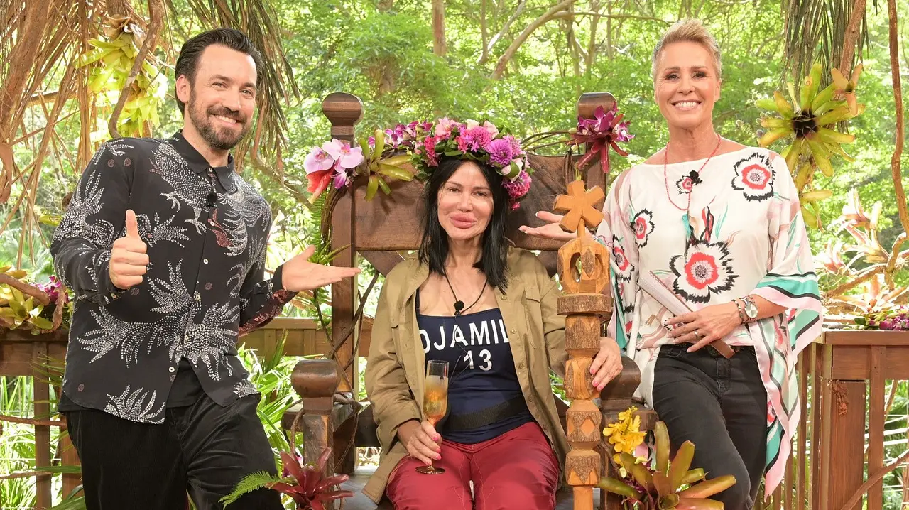 Jan Köppen, Dschungelkönigin Djamila Rowe, Sonja Zietlow Jan Köppen, Dschungelkönigin Djamila Rowe, Sonja Zietlow - Foto: RTL/ Stefan Thoyah