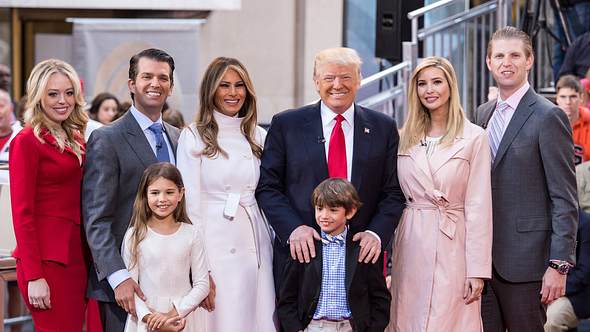 Donald Trump, seine Kinder und Enkelkinder - Foto: Imago