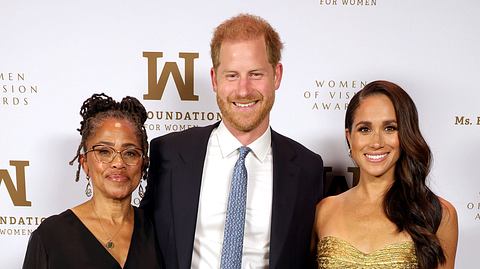 Doria Ragland, Prinz Harry und Meghan Markle - Foto: Kevin Mazur/Getty Images Ms. Foundation for Women