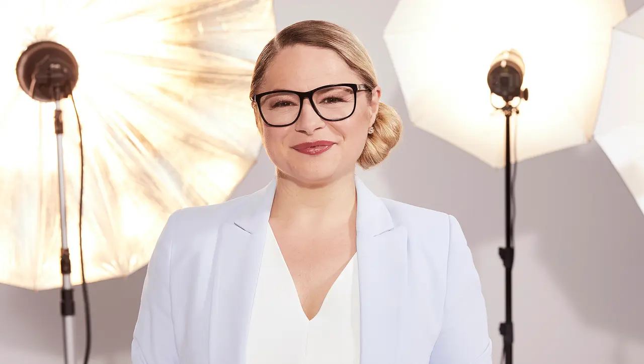 "Hochzeit auf den ersten Blick"-Therapeutin Dr. Sandra Köhldorfer ist schwanger Hochzeit auf den ersten Blick-Therapeutin Dr. Sandra Köhldorfer ist schwanger - Foto: Sat.1