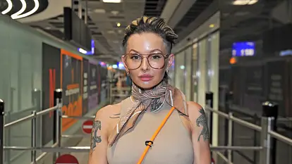 Edith Stehfest hat mit starken Zahnschmerzen zu kämpfen.