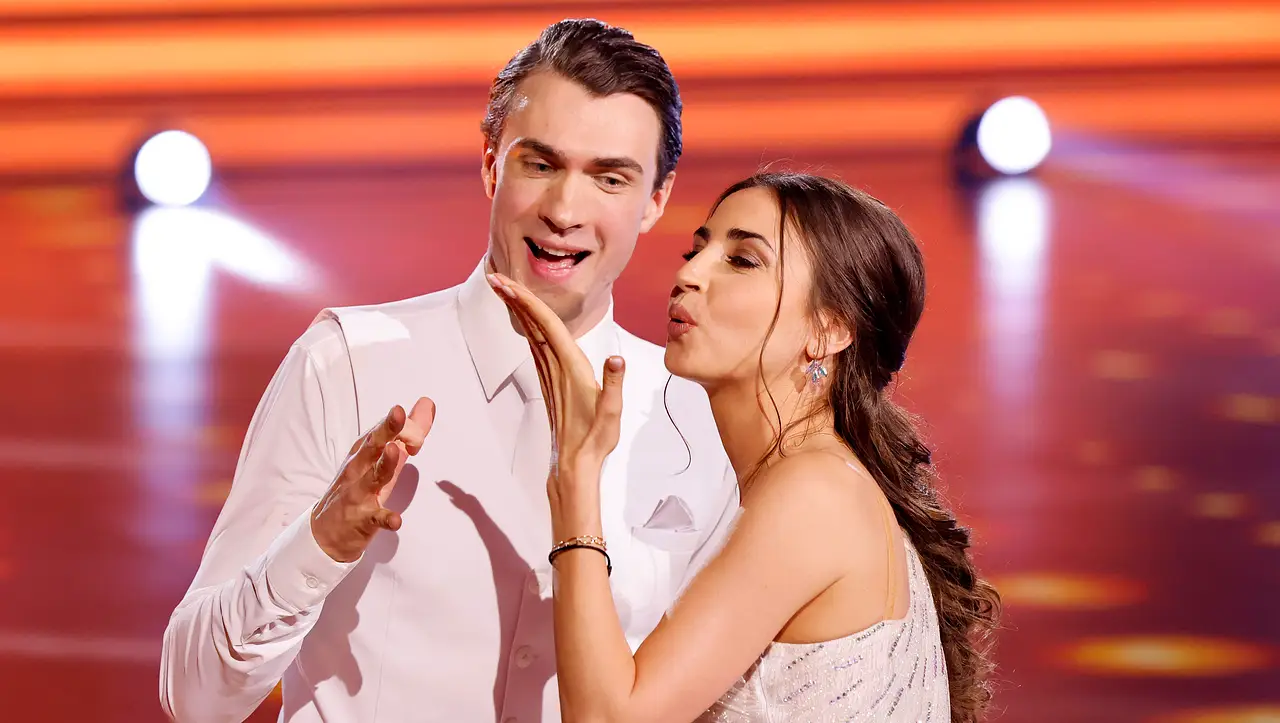 Timon Krause und Ekaterina Leonova Timon Krause und Ekaterina Leonova - Foto: IMAGO/ Panama Pictures