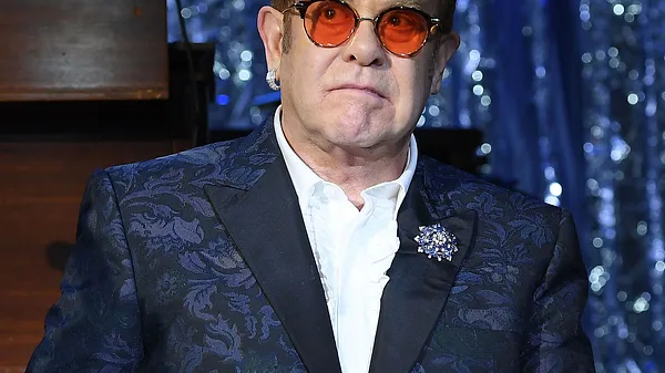 Elton John kämpft um sein Leben