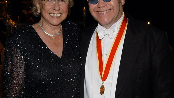 Elton John: Große Trauer um seine Mutter!