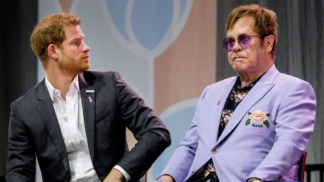 Elton John nimmt Prinz Harry in Schutz