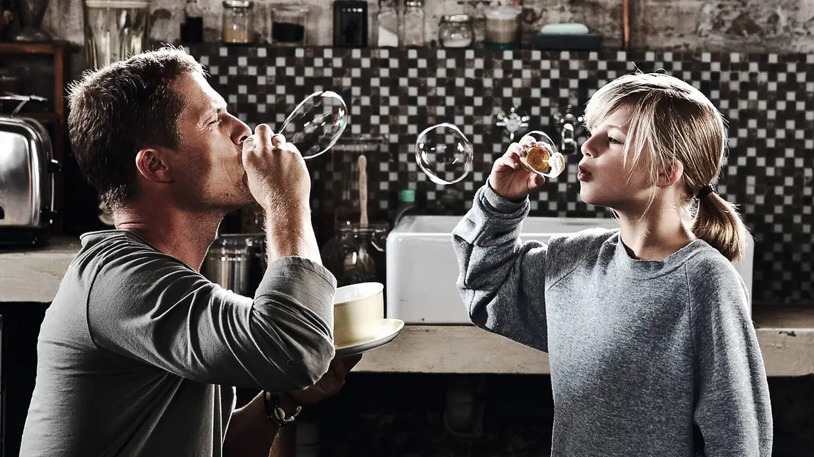 Emma Schweiger mit Vater Til Schweiger in "Kokowääh"