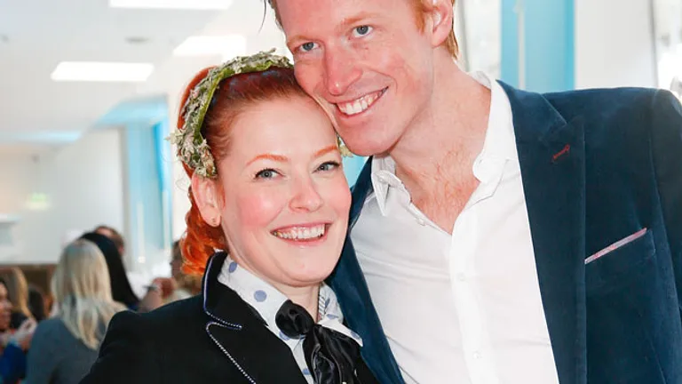 Enie van de Meiklokjes und Tobias Straebo erwarten ein Kind