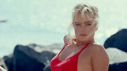 Erika Eleniak als Shauni McClain bei Baywatch
