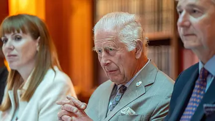 Erste große Auslandsreise: König Charles 