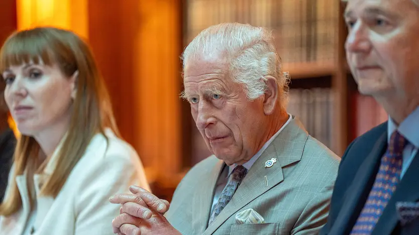 Erste große Auslandsreise: König Charles 