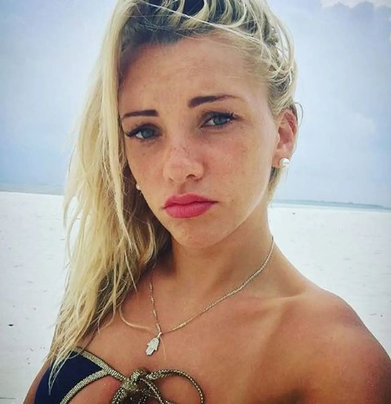 Bachelor in Paradise: Evely Burdecki schlägt zu! Bachelor in Paradise: Evely Burdecki schlägt zu! - Foto: Instagram/ Evelyn Burdecki
