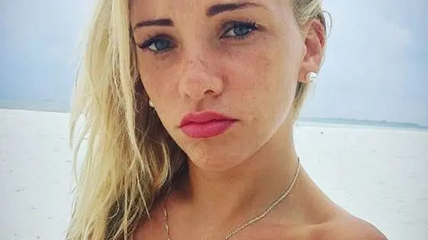 Bachelor in Paradise: Evely Burdecki schlägt zu!