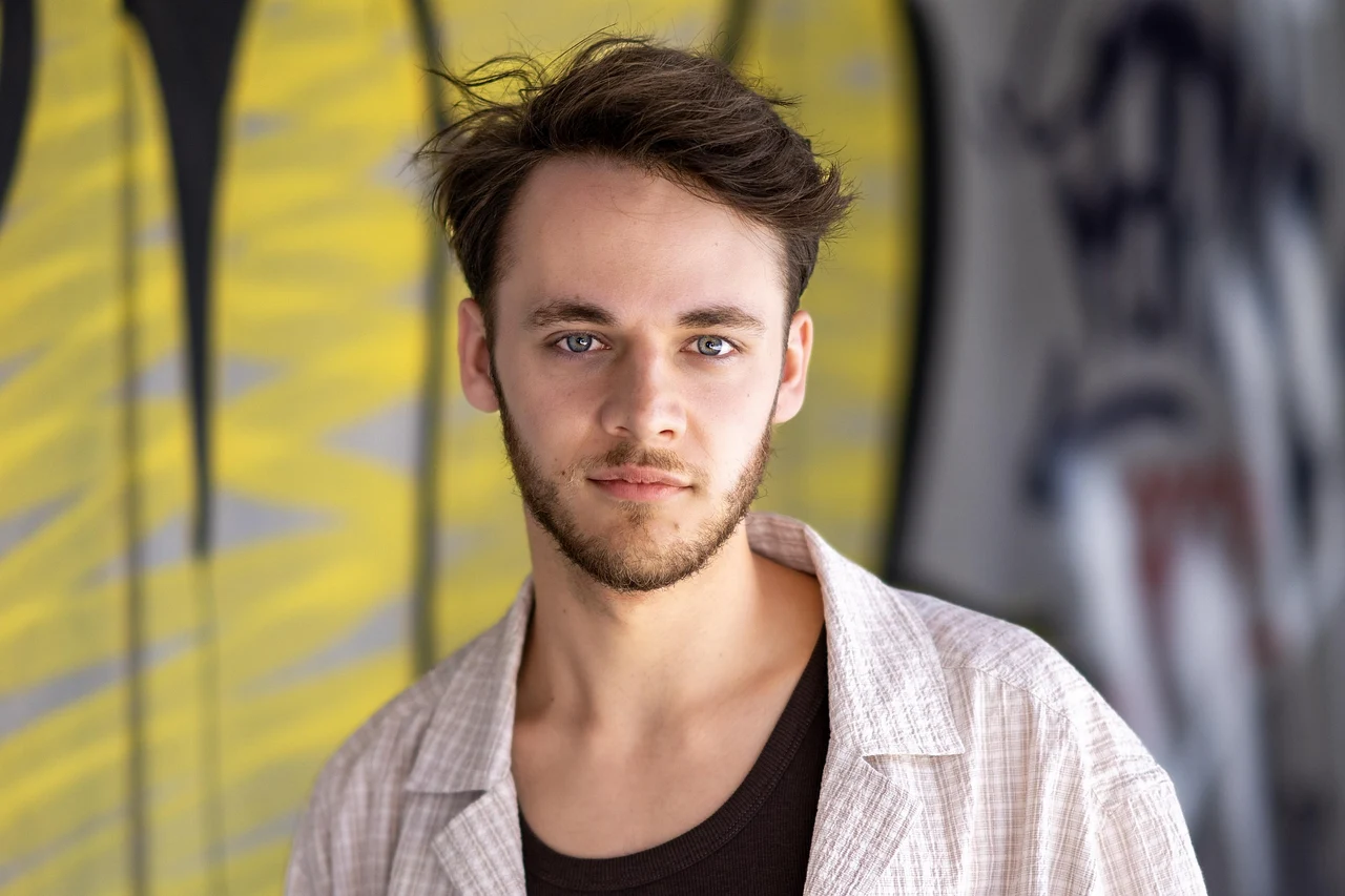 Schauspieler Fabian Hanis spielt Robin Zielke bei GZSZ