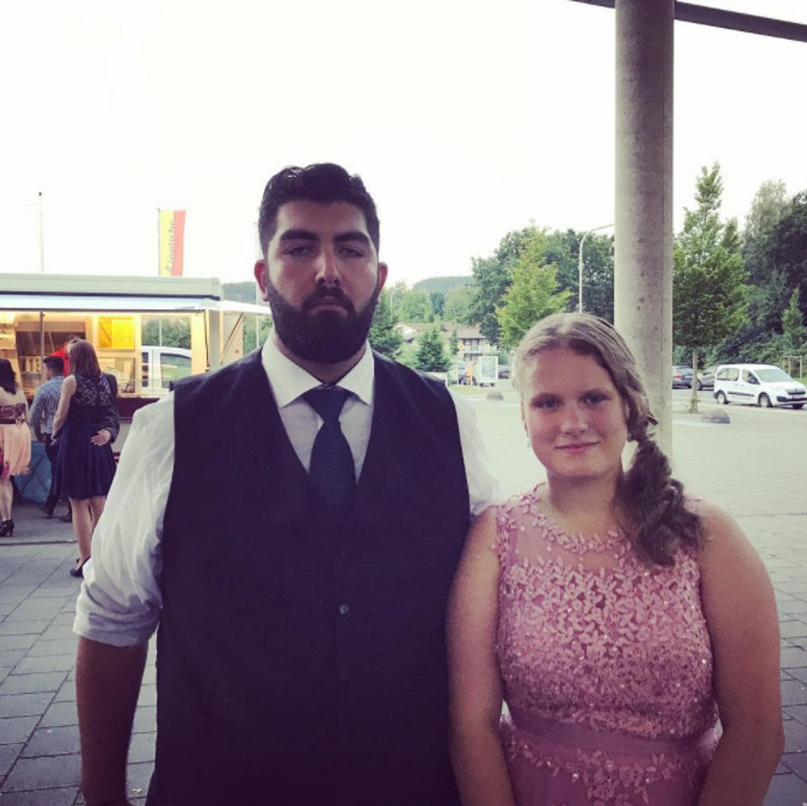 Faisal Kawusi: Mit Mobbing-Opfer beim Abschlussball | InTouch