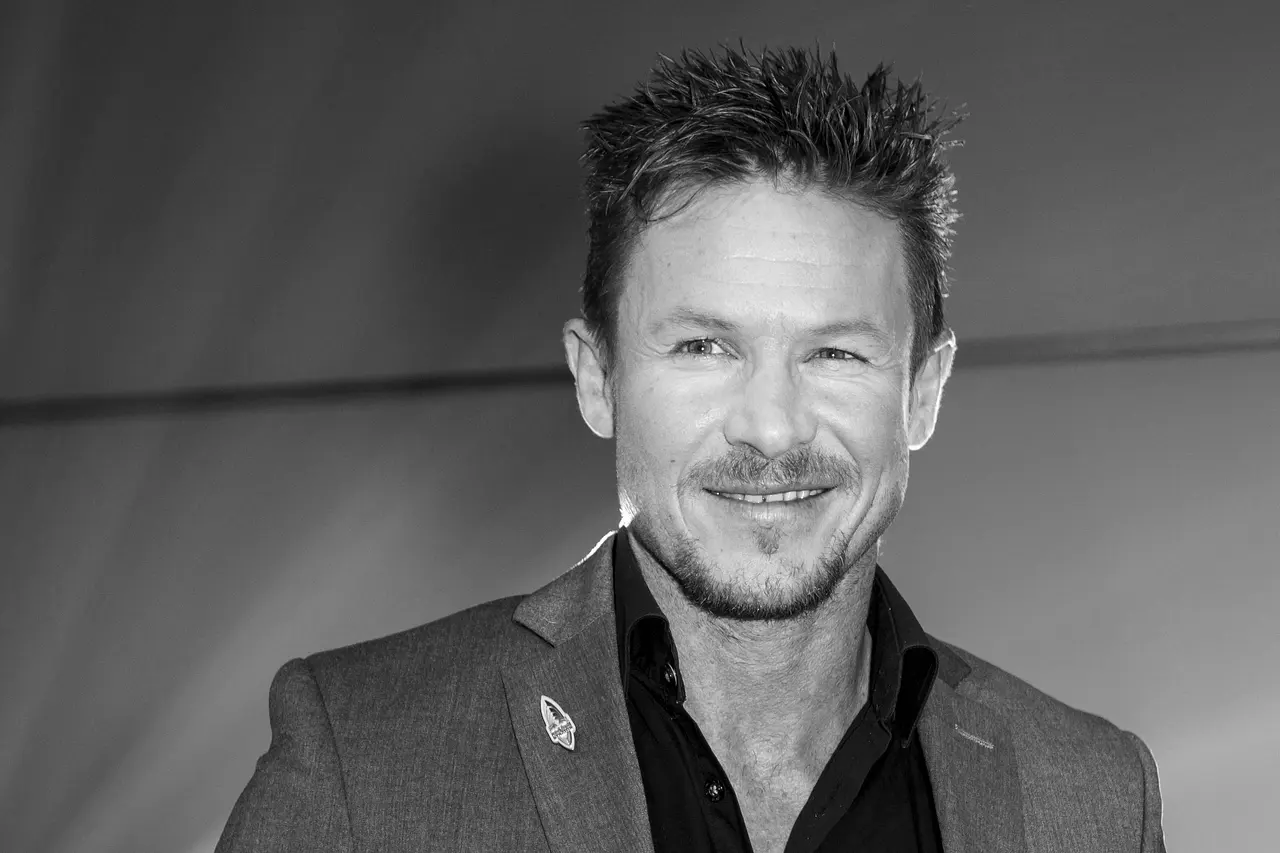 Felix Baumgartner ist tot. Schwarz-Weiß-Foto von Felix Baumgartner auf einem Event. - Foto: IMAGO / Lumma Foto