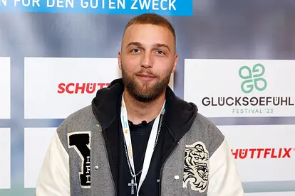 Porträtaufnahme von Filip Pavlović auf dem roten Teppich