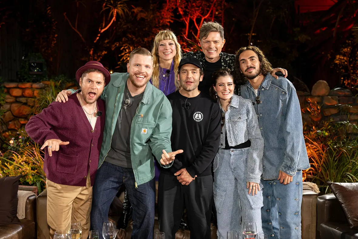 FiNCH (zweiter von links) bei "Sing meinen Song" 2025 mit seinen Co-Stars. FiNCH (zweiter von links) bei "Sing meinen Song" 2025 mit seinen Co-Stars.