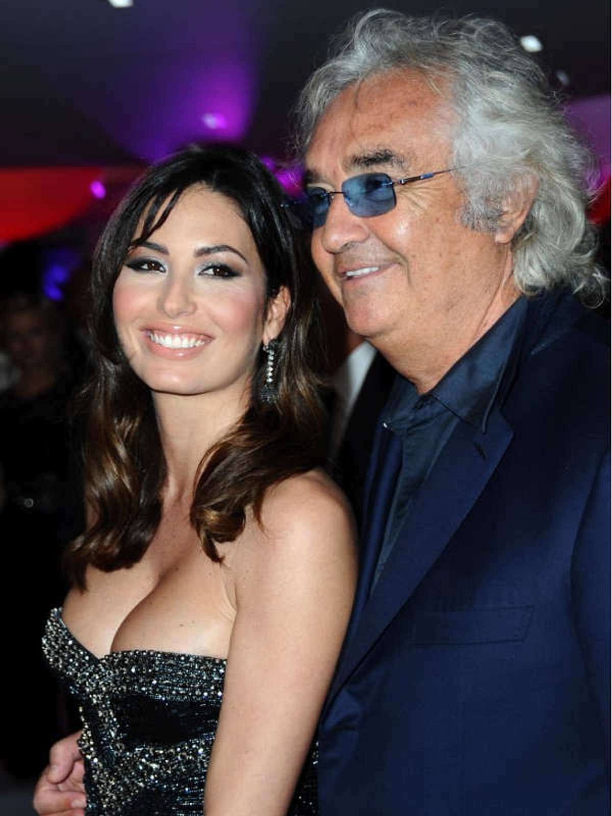 Prominente Paare mit großem AltersunterschiedFrauenheld Flavio Briatore (61) hat sich wohl einer der heißesten Frauen geangelt. Seit 2008 ist Flavio mit dem italienische Model Elisabetta Gregoraci (31) verheiratet. 2010 kam sogar Söhnchen N