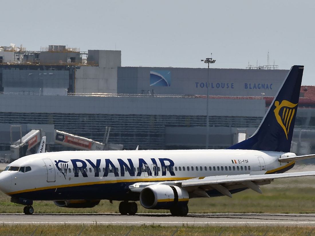 Zwischenlandung: 33 Ryanair-Passagiere im Krankenhaus