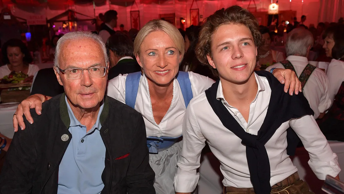 Franz Beckenbauer besucht mit Frau und Kindern den "Kaiser Cup" Franz Beckenbauer besucht mit Frau und Kindern den "Kaiser Cup"