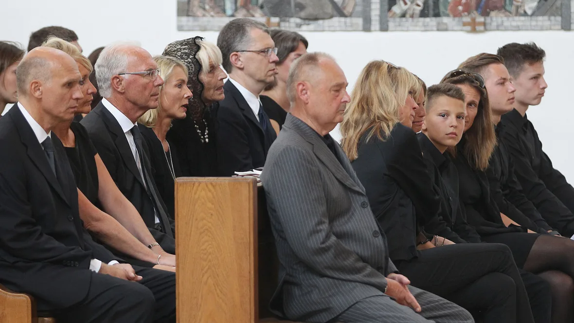 Franz Beckenbauer auf der Beerdigung seines Sohnes Stephan 2015 Franz Beckenbauer auf der Beerdigung seines Sohnes Stephan 2015