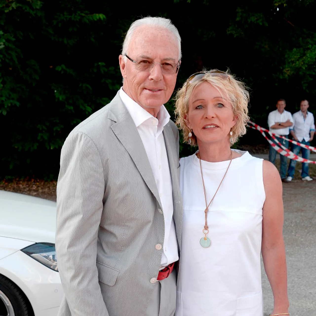 Franz Beckenbauers Ehe wird auf die Probe gestellt Franz Beckenbauer: Verlässt ihn jetzt seine Ehefrau? - Foto: Getty Images