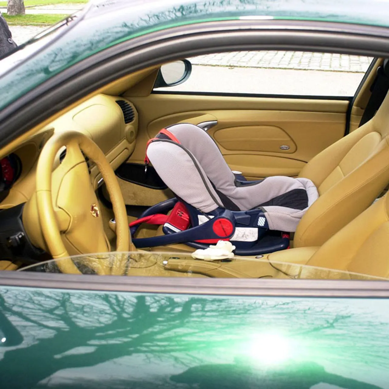 Mutter lässt Kinder zur Strafe im Auto - Hitzetod! Mutter lässt Kinder zur Strafe im Auto - Hitzetod! - Foto: imago (Symbolbild)