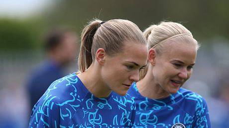 Pernille Harder und Magdalena Eriksson - Foto: Imago / Sports Press Photo