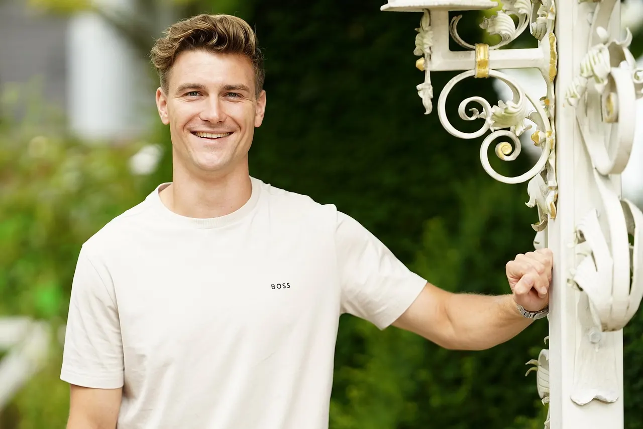 Bauer Friedrich posiert für das Format "Bauer sucht Frau"