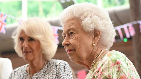 Fürstin Camilla und Queen Elizabeth - Foto: IMAGO/ i Images