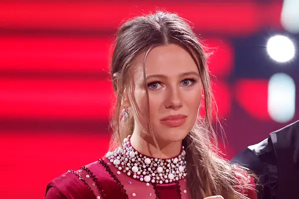 Man sieht Ann-Kathrin Bendixen und Tänzer Mikael Tatarkin in der vierten Live-Show bei der 17. Staffel der RTL-Tanzshow Let s Dance.