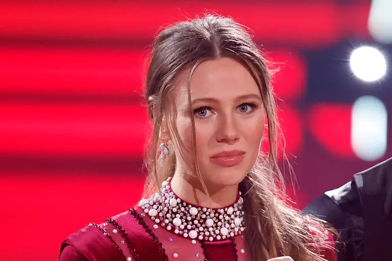Man sieht Ann-Kathrin Bendixen und Tänzer Mikael Tatarkin in der vierten Live-Show bei der 17. Staffel der RTL-Tanzshow Let s Dance.